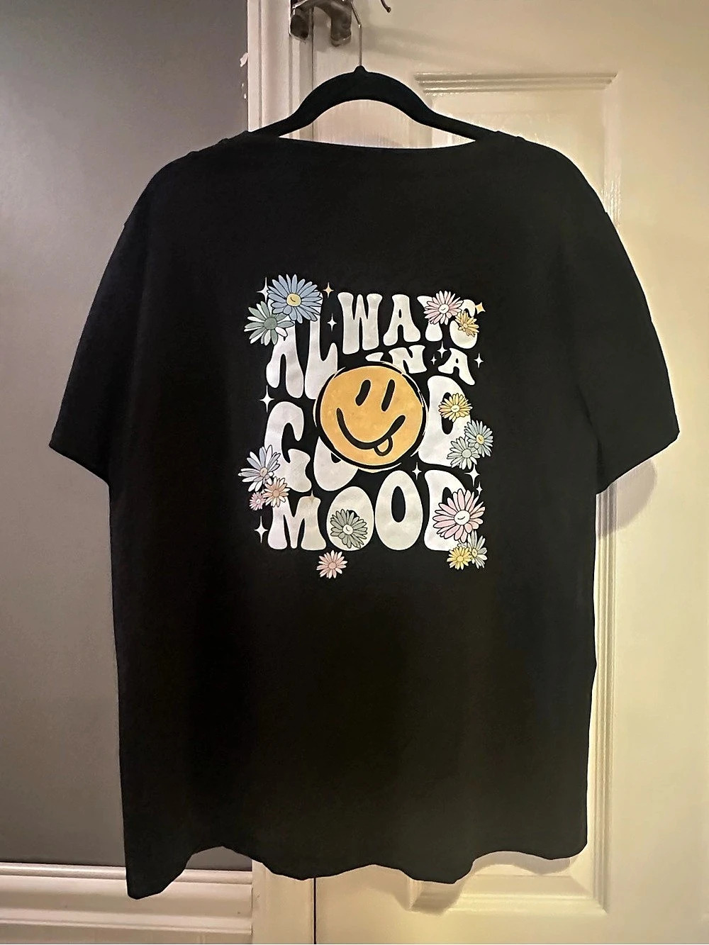 Graphic Short Sleeve Tee in Black